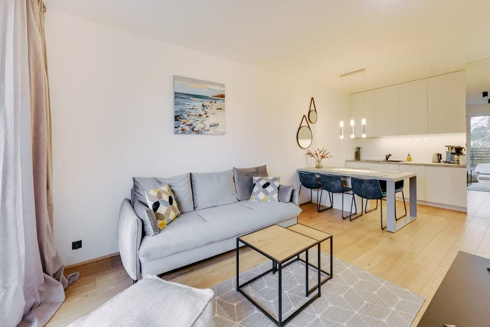 Kitchen or kitchenette, Living room, Seating area, Dining area