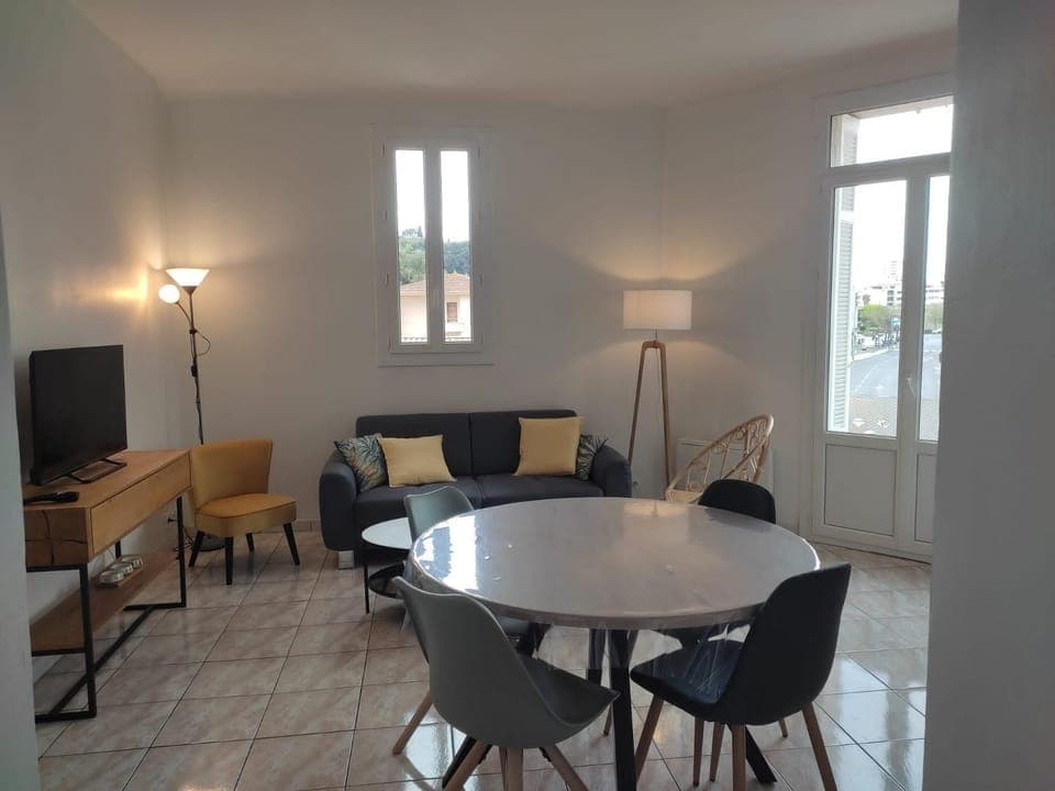 TV and multimedia, Seating area