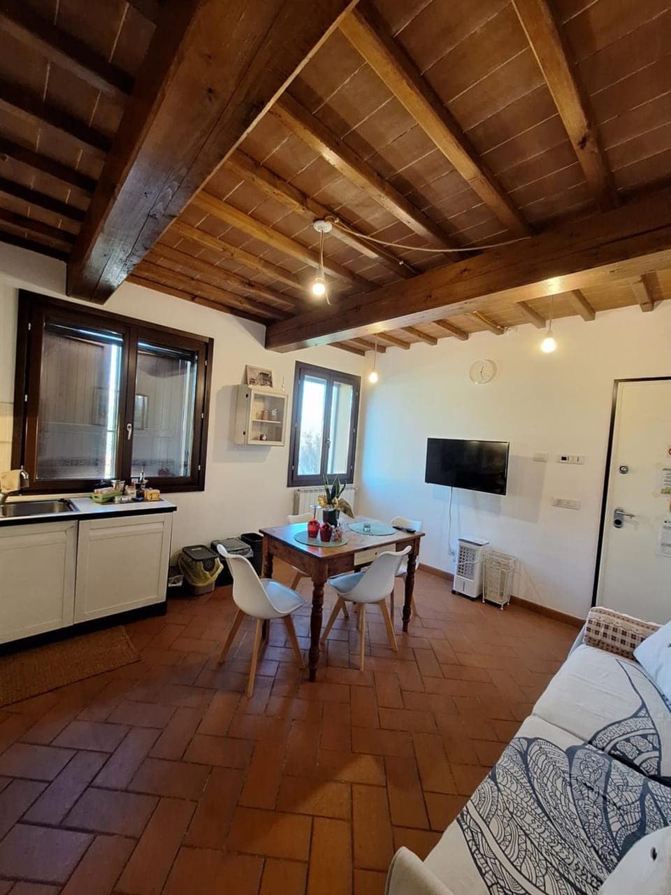 TV and multimedia, Kitchen or kitchenette, Living room, Dining area