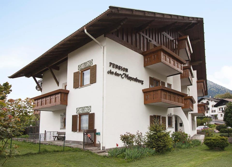 Property building, Day, Property logo or sign, Garden