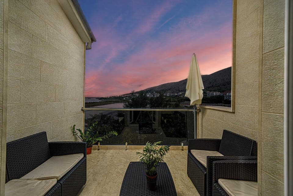 Balcony/Terrace, Mountain view, Sunset