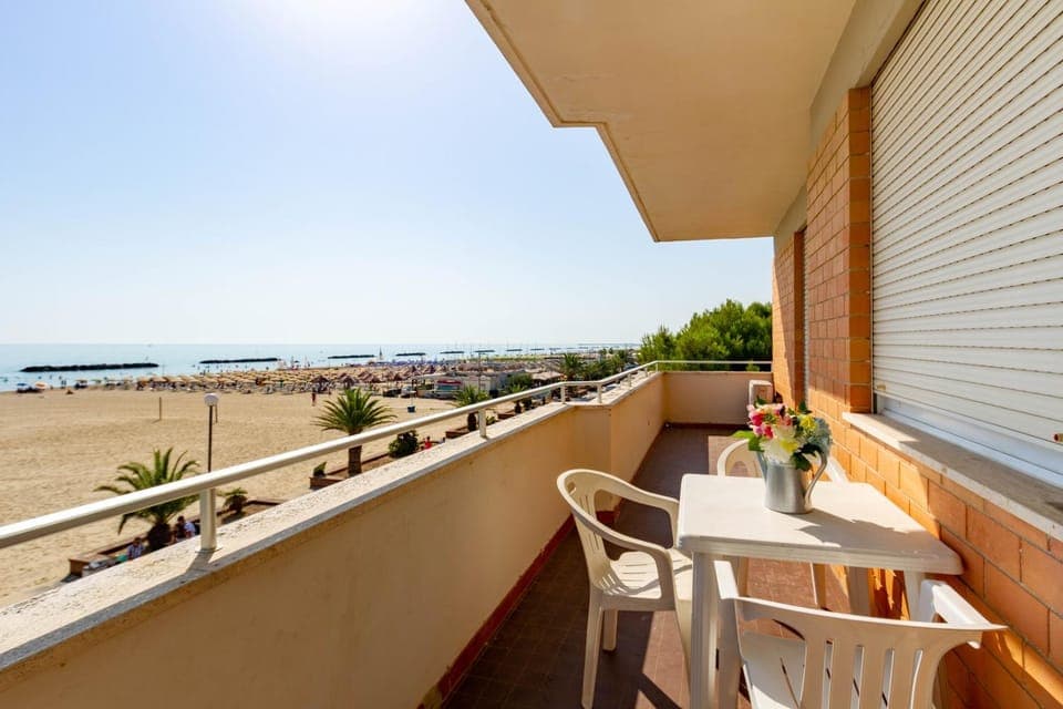 Natural landscape, Balcony/Terrace, Dining area, Sea view