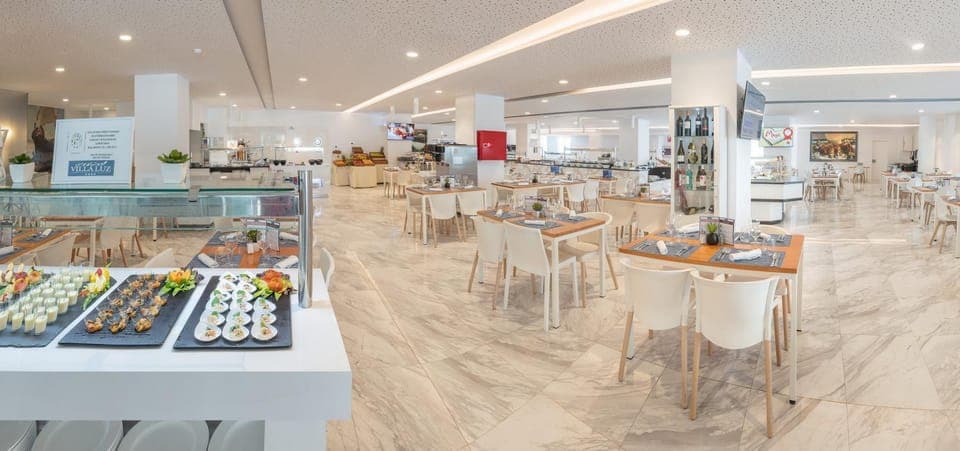 Restaurant/places to eat, Food and drinks, Banquet/Function facilities, Food, Buffet breakfast, Lunch, Dinner