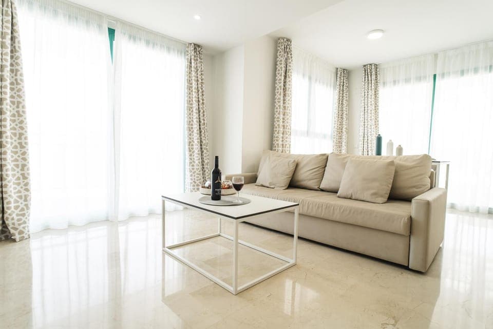 Living room, Seating area, Alcoholic drinks