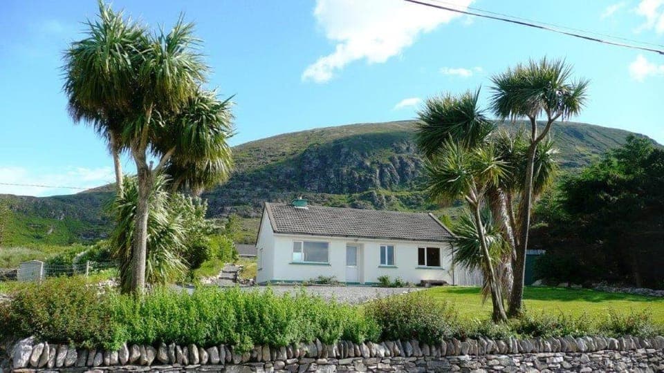 Property building, Natural landscape, Garden, Mountain view, Street view