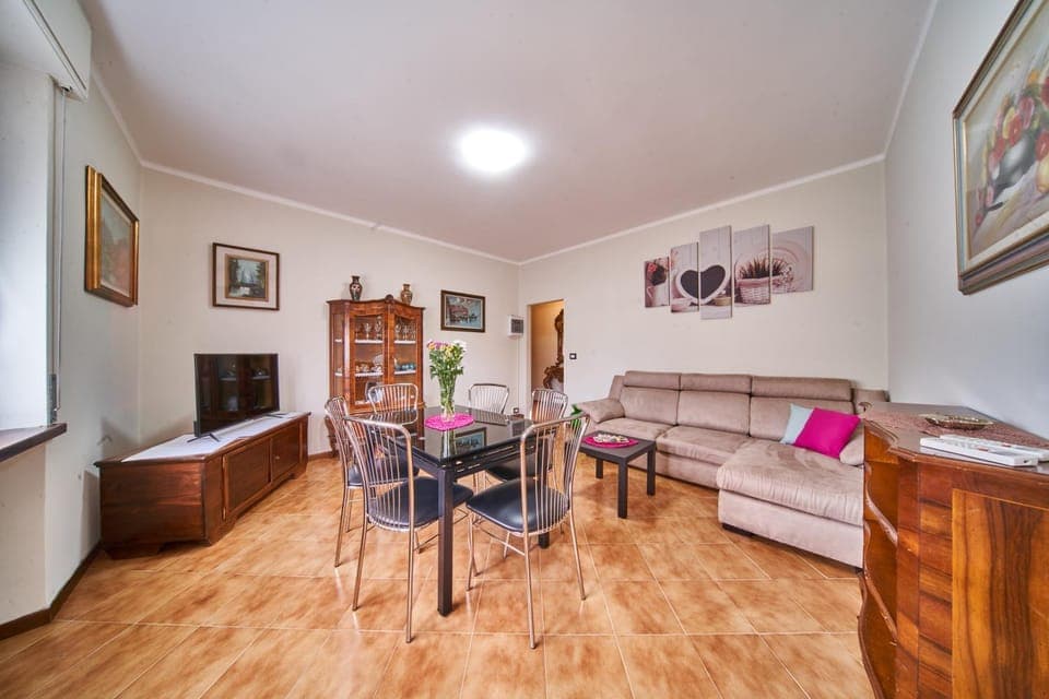 TV and multimedia, Living room, Dining area