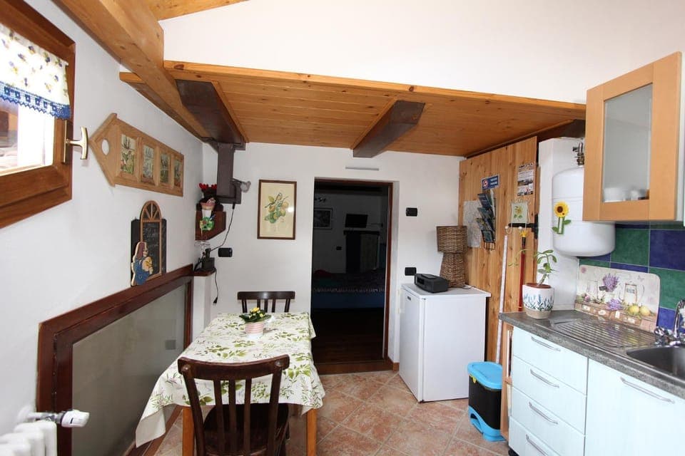 Coffee/tea facilities, Kitchen or kitchenette, Dining area
