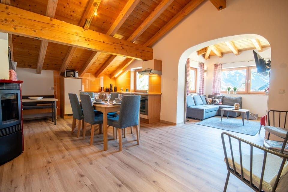 Game Room, TV and multimedia, Coffee/tea facilities, Kitchen or kitchenette, Living room, Food and drinks, Seating area, Dining area, Food, dishwasher, heating, internet, microwave, oven, stove, kitchen