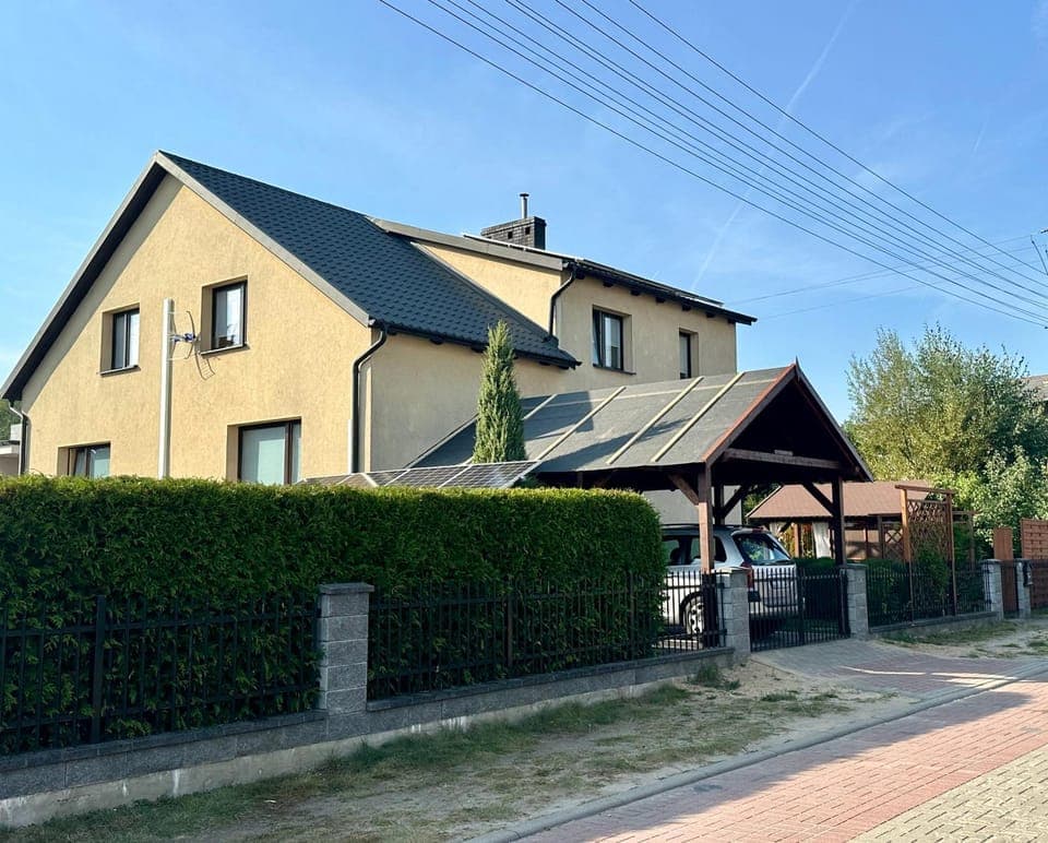 Property building, Facade/entrance, View (from property/room), Area and facilities