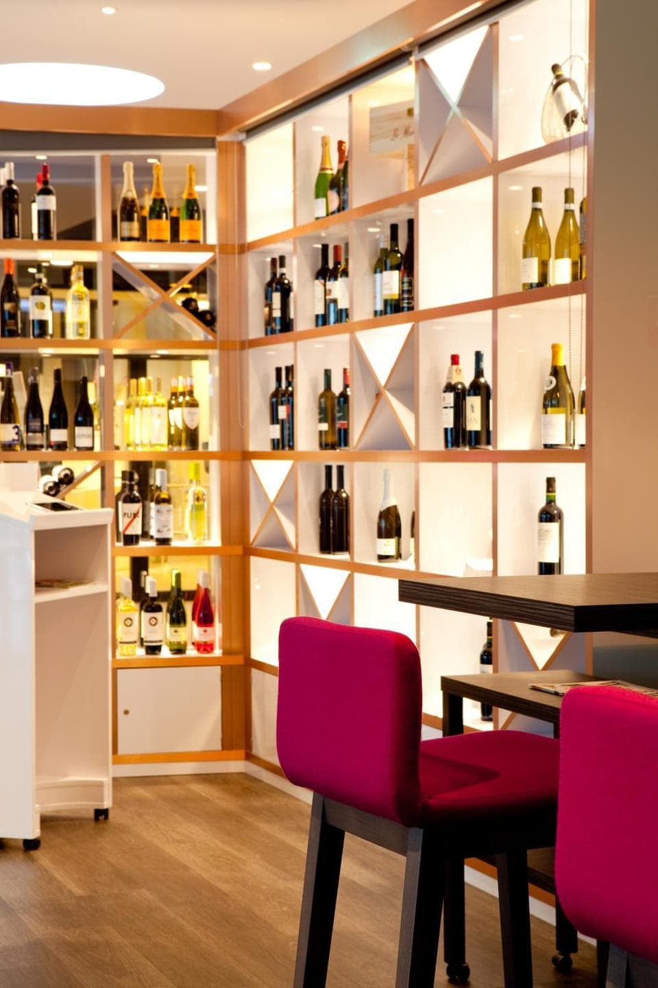 Restaurant/places to eat, Lounge or bar, Food and drinks, Drinks