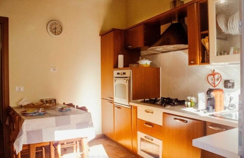 Kitchen or kitchenette, Dining area, pet friendly, stove