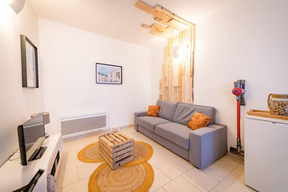 Communal lounge/ TV room, Living room