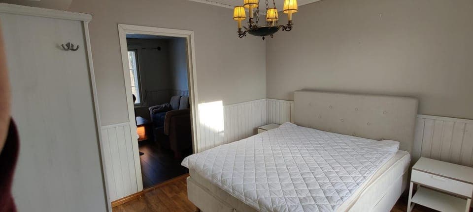 Kirstulan Kartanon päärakennuksen upea päätyhuoneisto Apartment in Finland