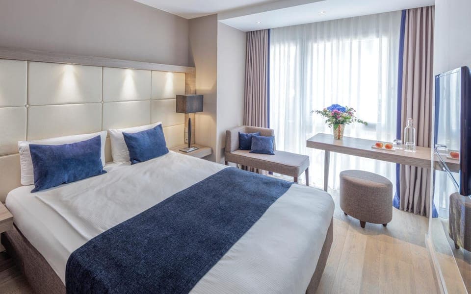 Bed, Photo of the whole room, Bedroom, hair dresser