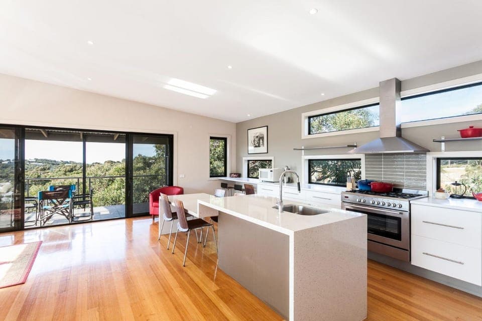 She Oak Stroll To Fairhaven Surf Club Beach and Pets Welcome - BYO Linen House in Aireys Inlet
