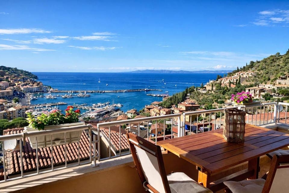 Property building, Bird's eye view, View (from property/room), View (from property/room), Balcony/Terrace, City view, City view, Mountain view, Mountain view, Sea view