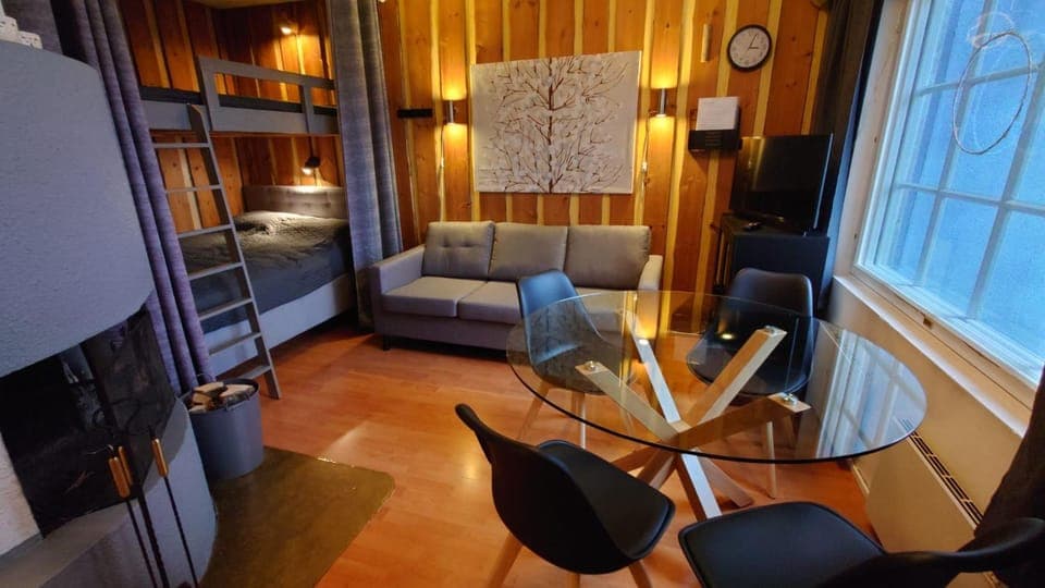 TV and multimedia, Living room, Dining area, flat iron