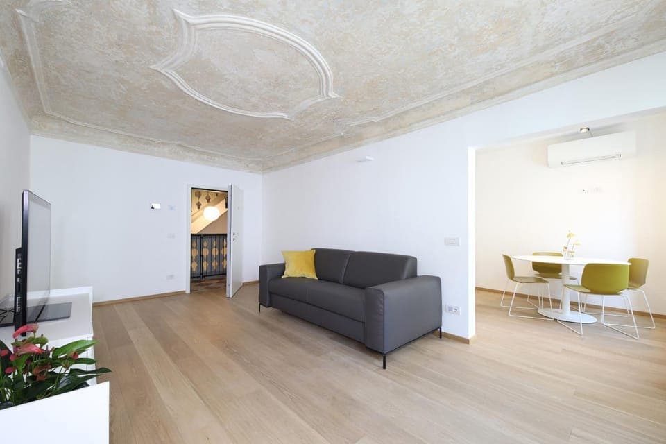 TV and multimedia, Living room, Decorative detail, Dining area