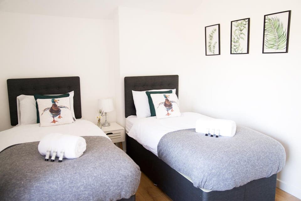 Bed, TV and multimedia, Bedroom, towels, wardrobe