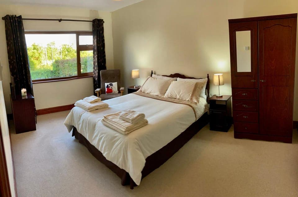 Bed, Photo of the whole room, Bedroom, towels, wardrobe