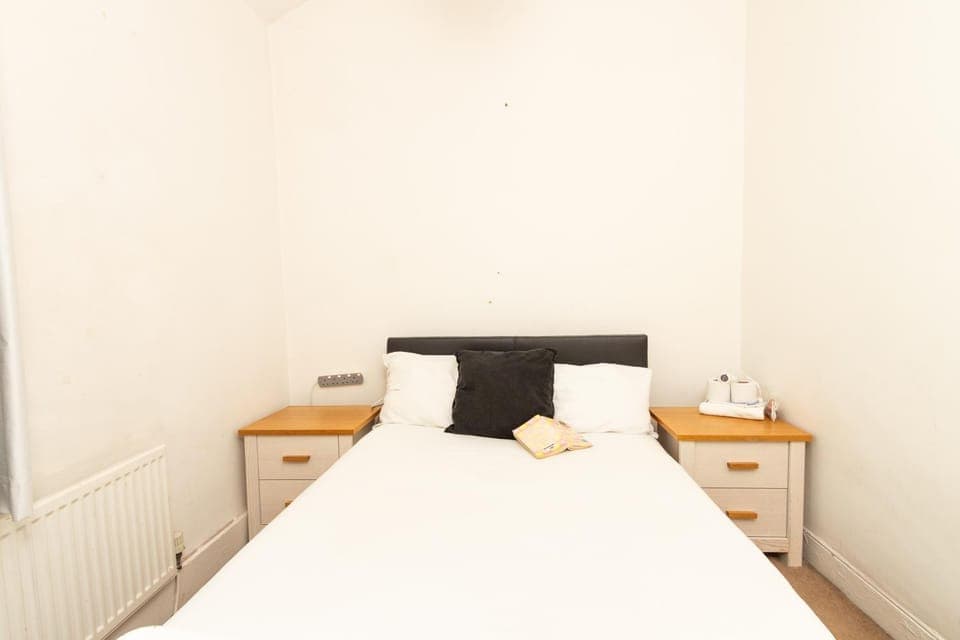 Bed, Photo of the whole room, Bedroom, hair dresser