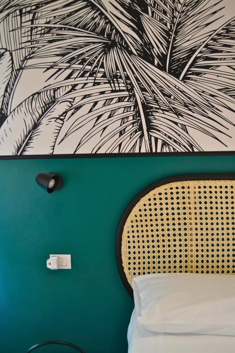 Bed, Photo of the whole room, Decorative detail, Bedroom