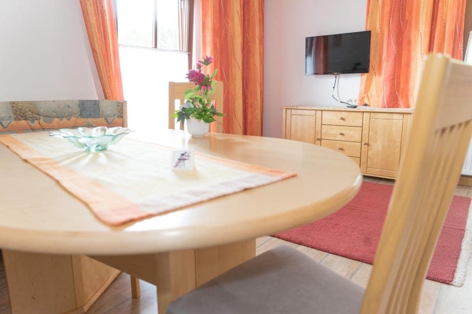 Living room, Decorative detail, Seating area