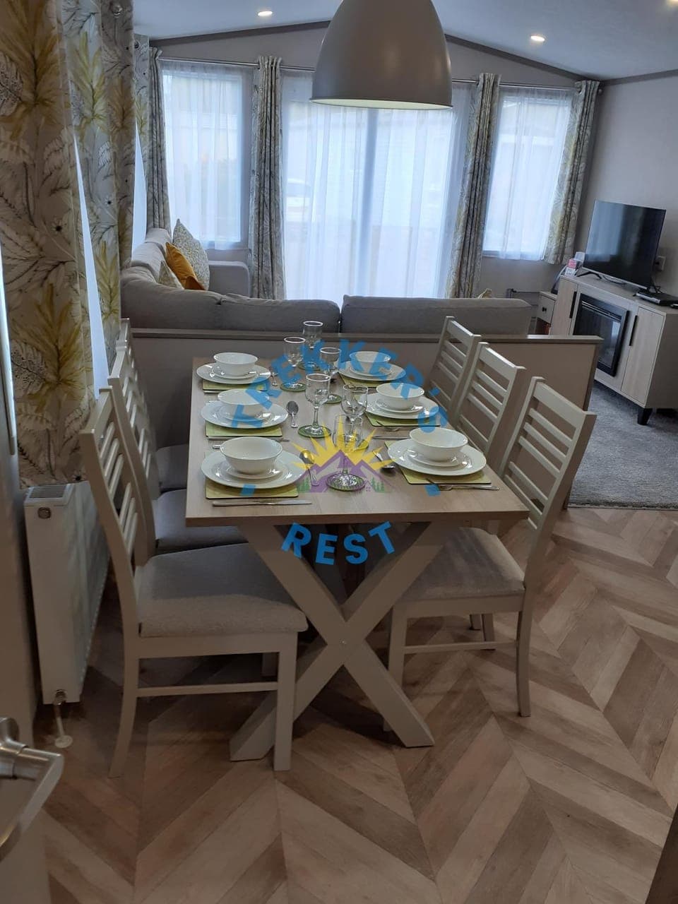 Seating area, Dining area