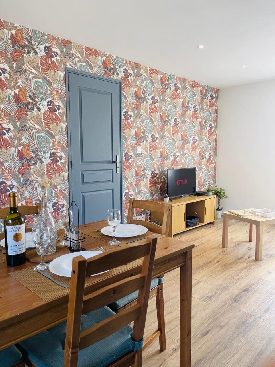 Communal lounge/ TV room, TV and multimedia, Dining area