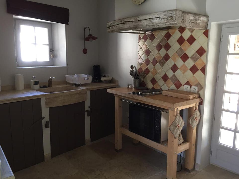 Kitchen or kitchenette, Dining area, stove