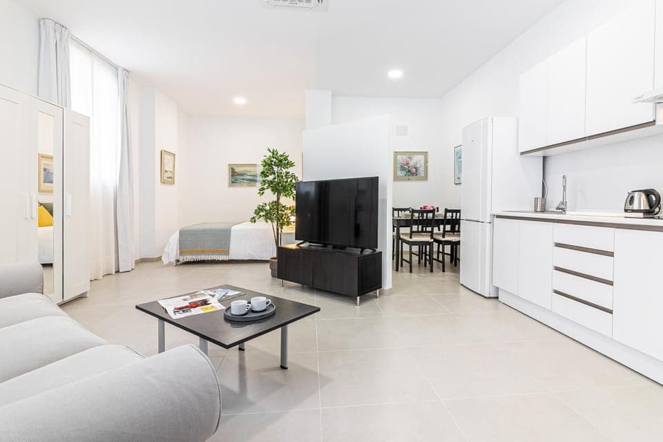 TV and multimedia, Kitchen or kitchenette, Living room, Dining area