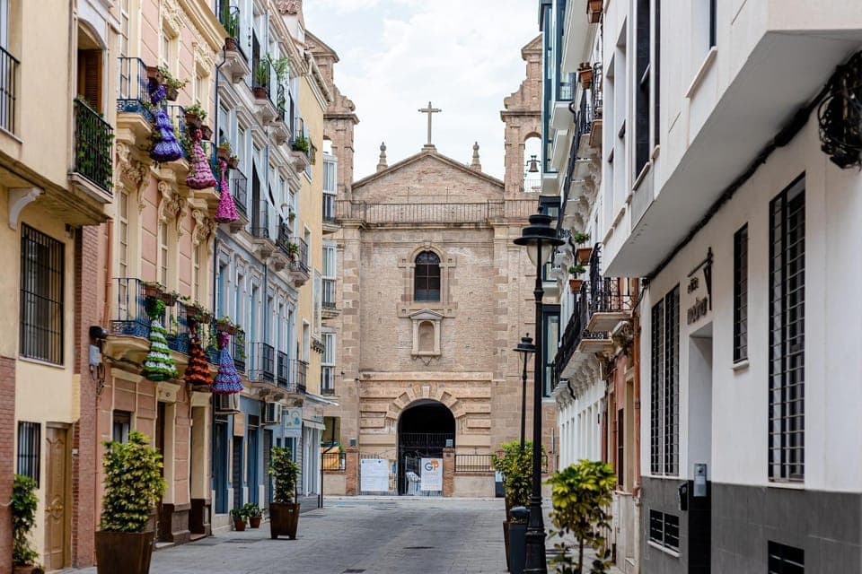 Property building, Neighbourhood, City view, Landmark view, Street view