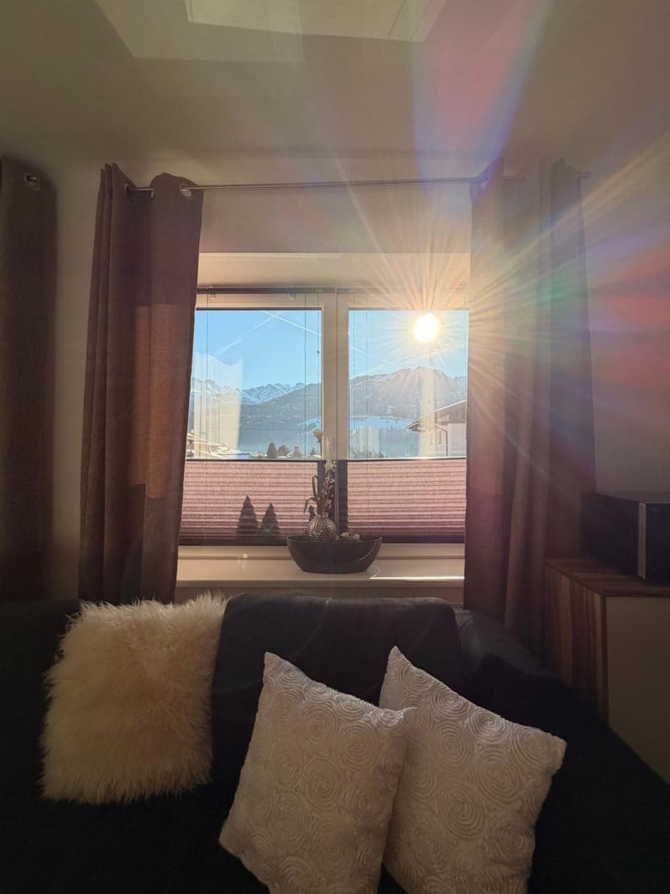 View (from property/room), Living room, Seating area