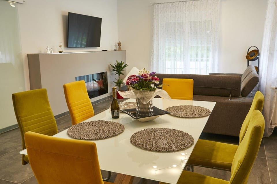 Living room, Dining area