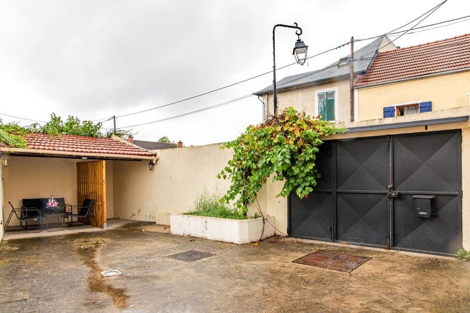 Property building, Day