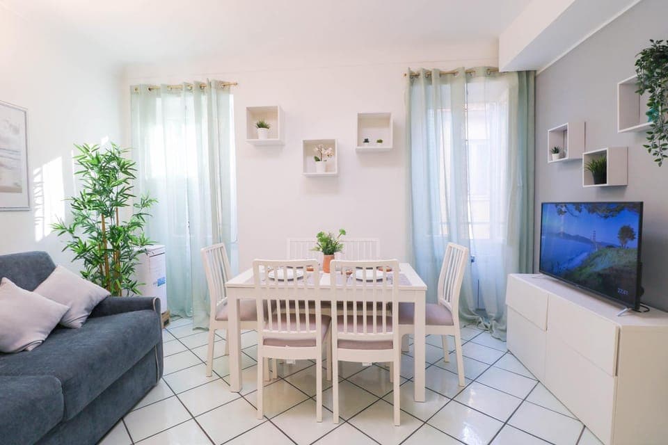 TV and multimedia, Living room, Seating area, Dining area, Evening entertainment