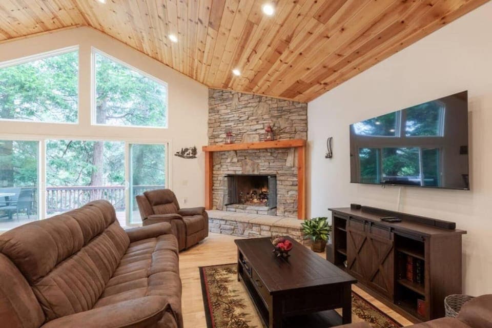 TV and multimedia, Living room, Evening entertainment