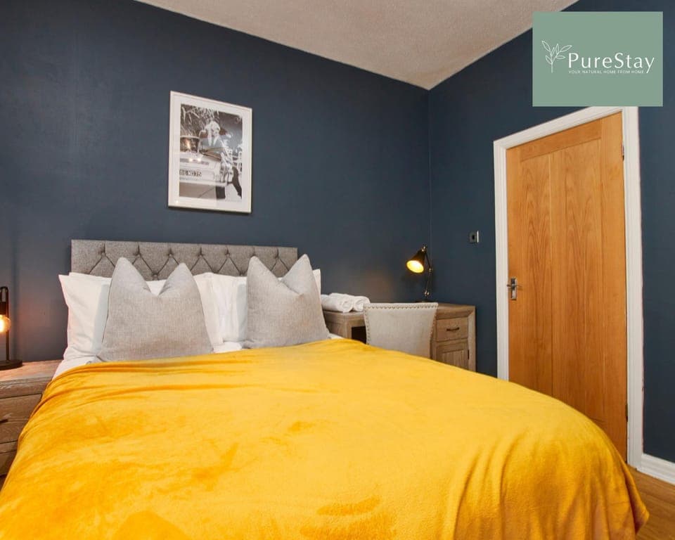 Bed, Photo of the whole room, Bedroom