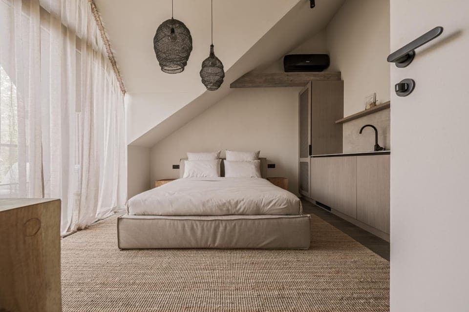 Bed, Bedroom, air conditioner