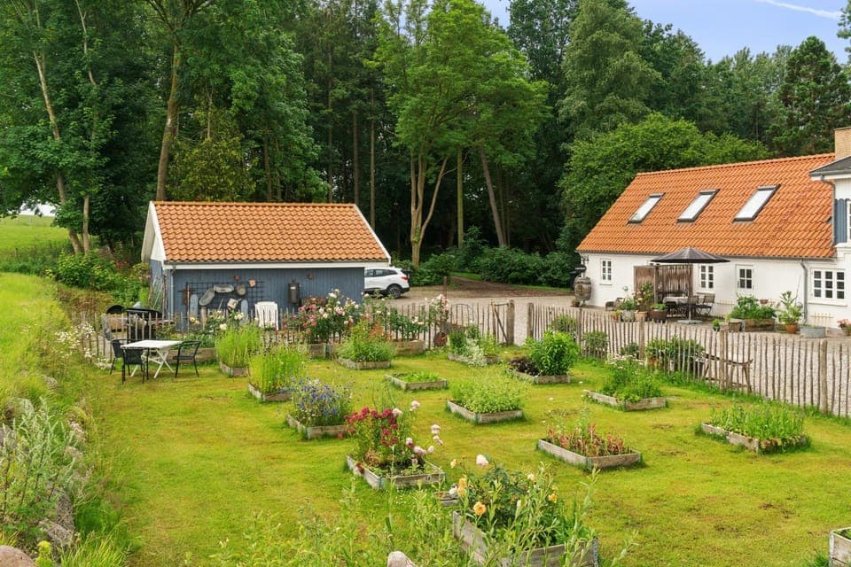 Property building, Garden