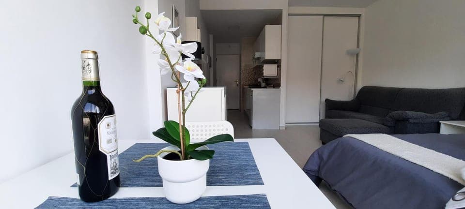 Bed, Living room, Photo of the whole room, Seating area, Dining area, Bedroom