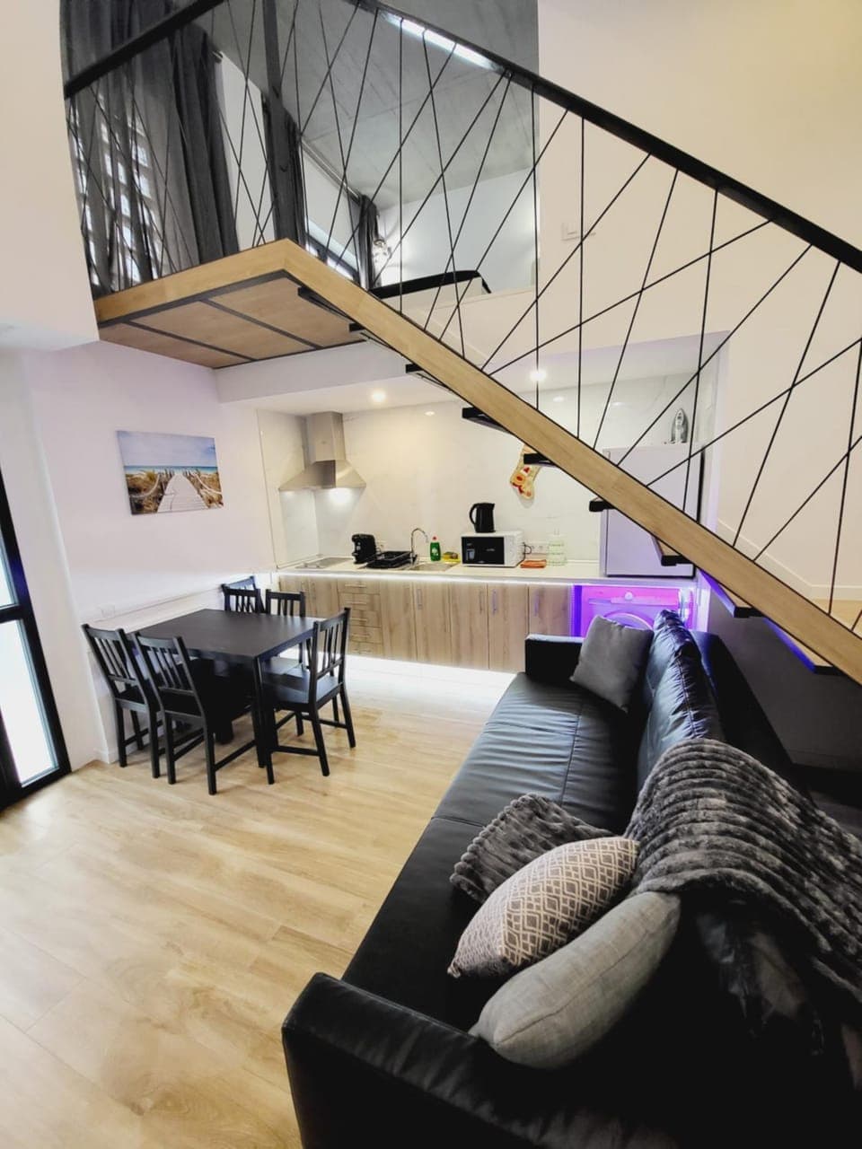 Kitchen or kitchenette, Living room, Seating area, Dining area