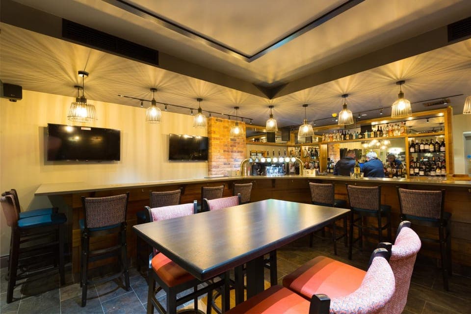 Restaurant/places to eat, TV and multimedia, Lounge or bar, Seating area, Evening entertainment
