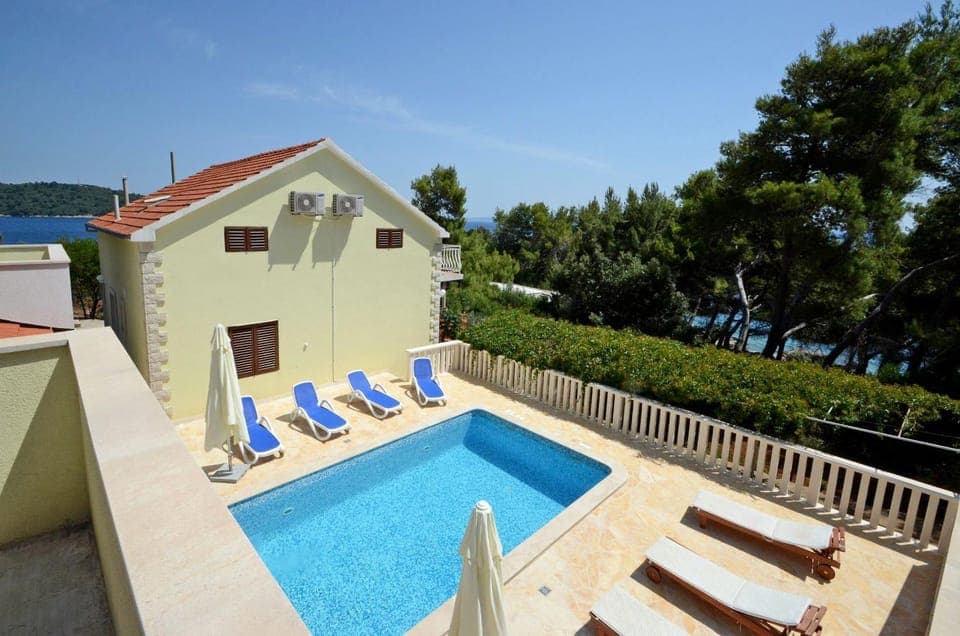 Facade/entrance, Swimming pool