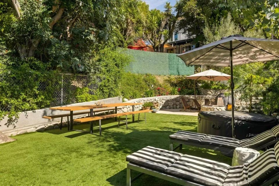 Patio, Hot Tub, Garden view