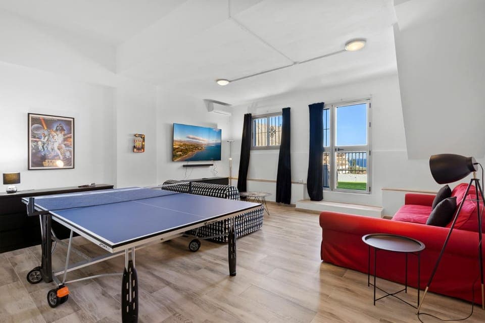 Table tennis, Living room