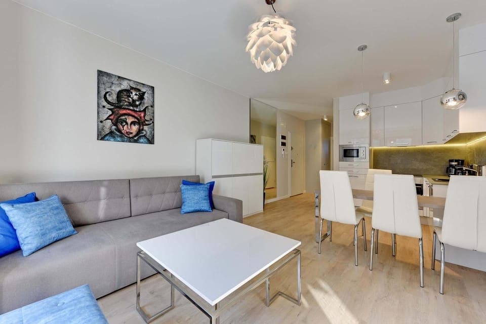 Kitchen or kitchenette, Living room, Seating area, Dining area