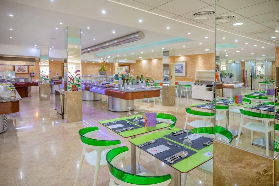 Restaurant/places to eat, Dining area