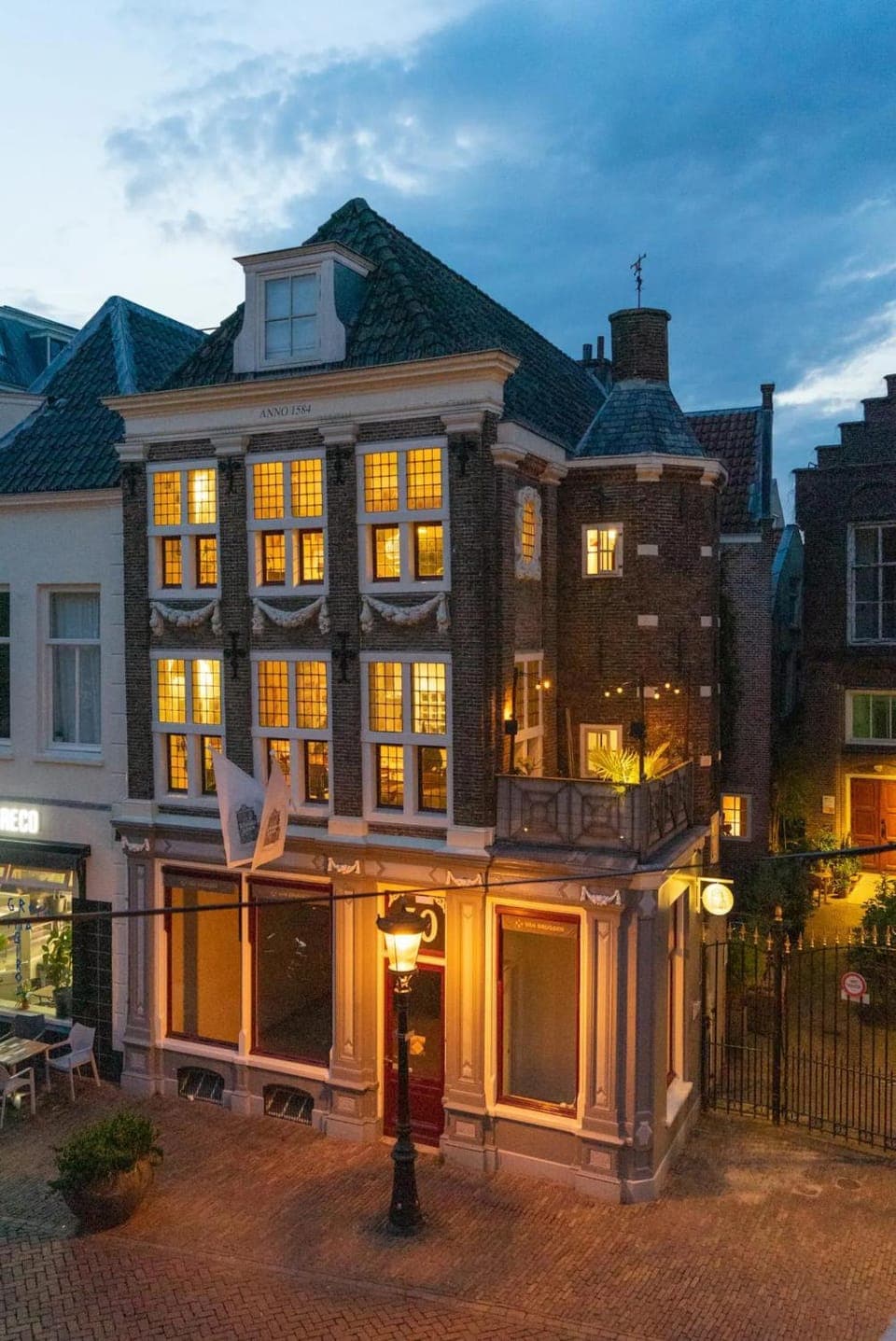 Property building, Night