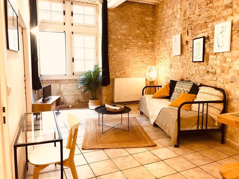 Bed, Living room, Seating area